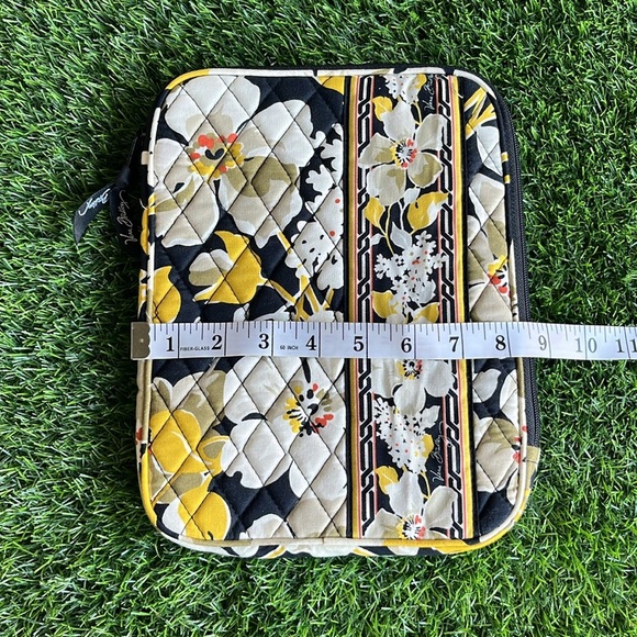 VERA BRADLEY Dogwood Print IPad Tablet E- reader Sleeve - Picture 2 of 7